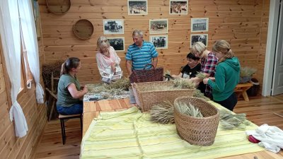Warsztaty Tworzenia Tradycyjnego Wieńca Dożynkowego III